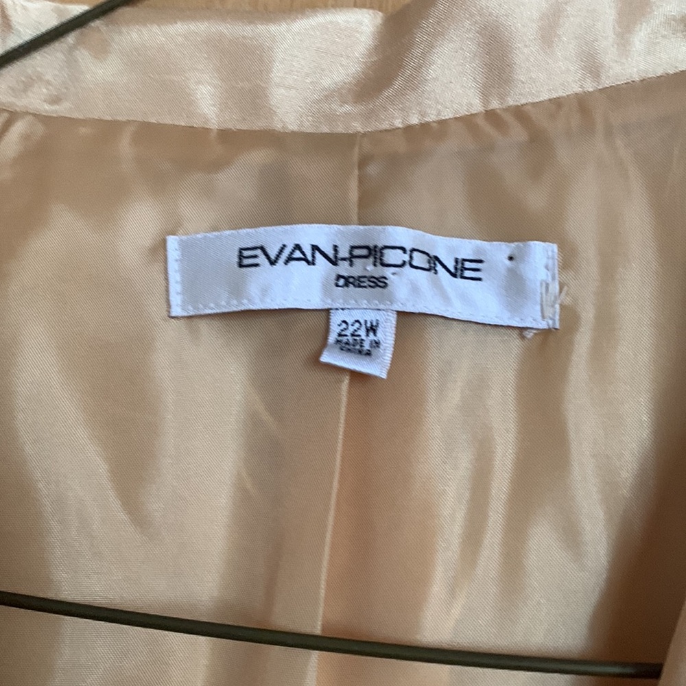 Classic Evan Picone Gold Shirtwaist dress - Picture 2 of 10